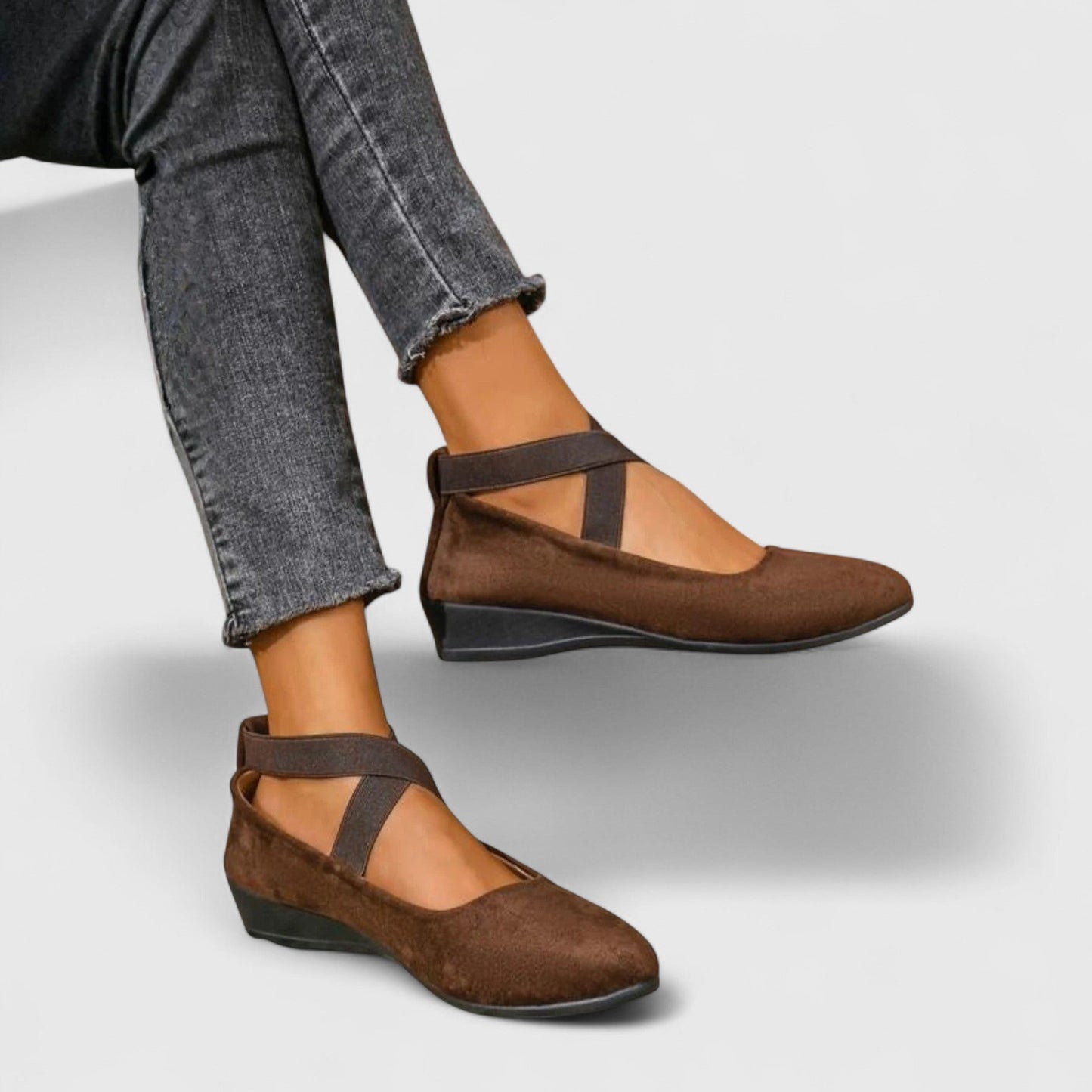 Momount ženske balerinke – brušena koža, elastične ukrižene trake, okrugli vrh, slip-on