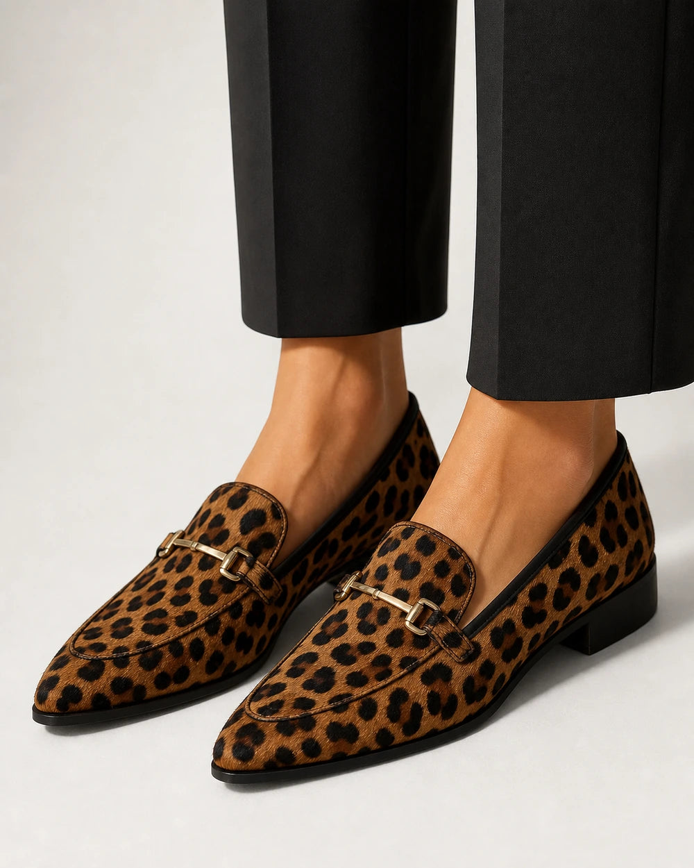 Ženske špicaste leopard mokasinke s ukrasom — slika proizvoda 1