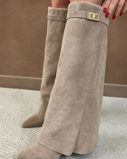 Momount Women Gold-Buckle Knee-High Boots – Pointed Toe, Hidden Wedge, beige, construction detail.